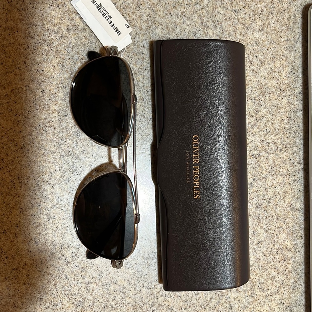 Oliver Peoples NWT Aviator Sunglasses Silver with black lenses Name- Rikson - Picture 5 of 10